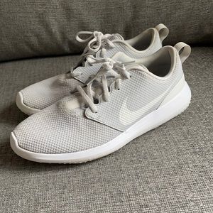 White/Grey Nike Golf Shoes, size 10.5